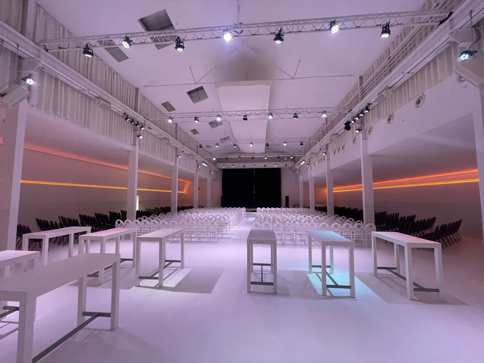 Stehtische für Empfang und Networking